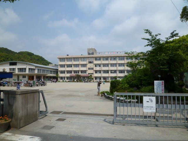Primary school. Tagami to elementary school (elementary school) 270m