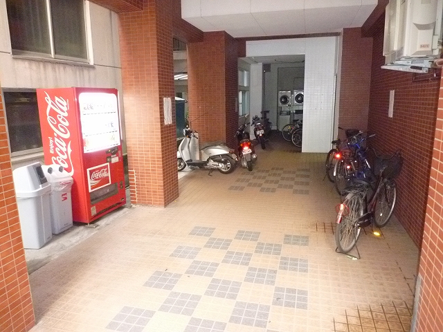 Other common areas. There is also a bicycle parking space!