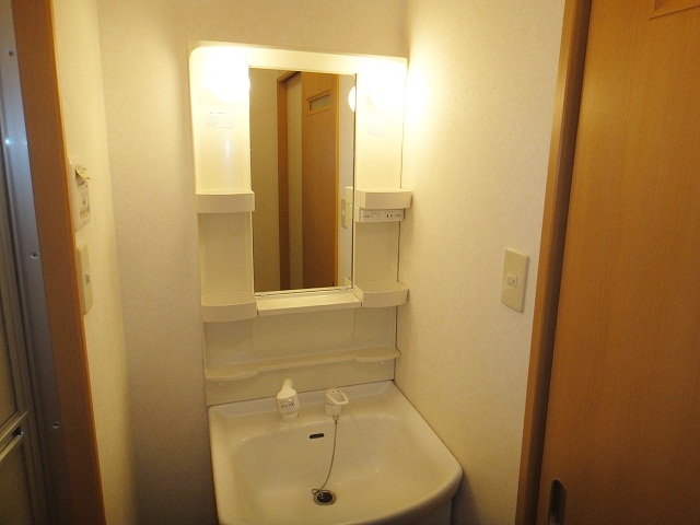 Washroom. Also of course with independent washbasin!