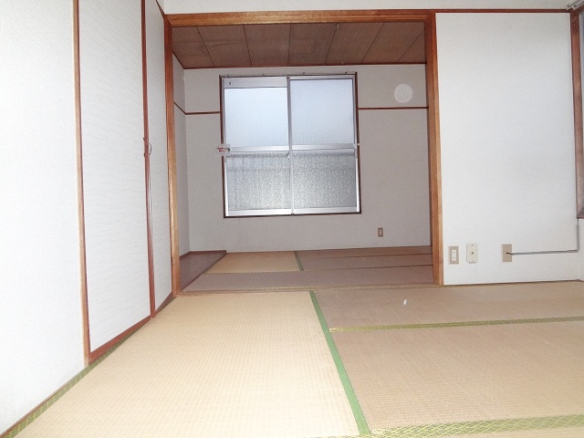 Living and room. Japanese-style room of Tsuzukiai can be a variety of use Allowed t to suit your life style