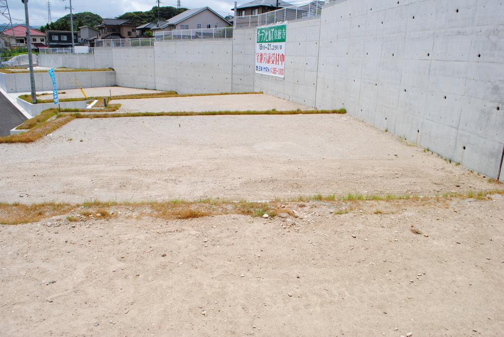 Other local. Local (July 2013) taken is the development subdivision of all 16 compartments! Site area 200.36 sq m  ~ 202.94 sq m , The selling price is 11,540,000 yen ~ 1294 has become a yen!