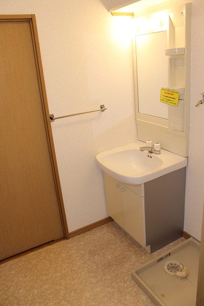 Washroom. Changing room Bathroom vanity ・ Laundry Area