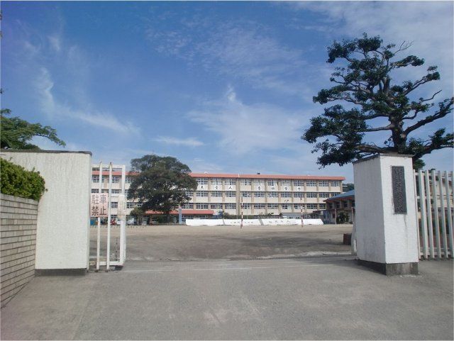 Primary school. Dalong up to elementary school (elementary school) 533m