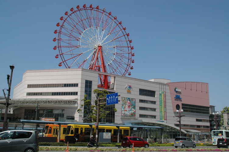 Shopping centre. Amu Plaza Kagoshima store until the (shopping center) 584m