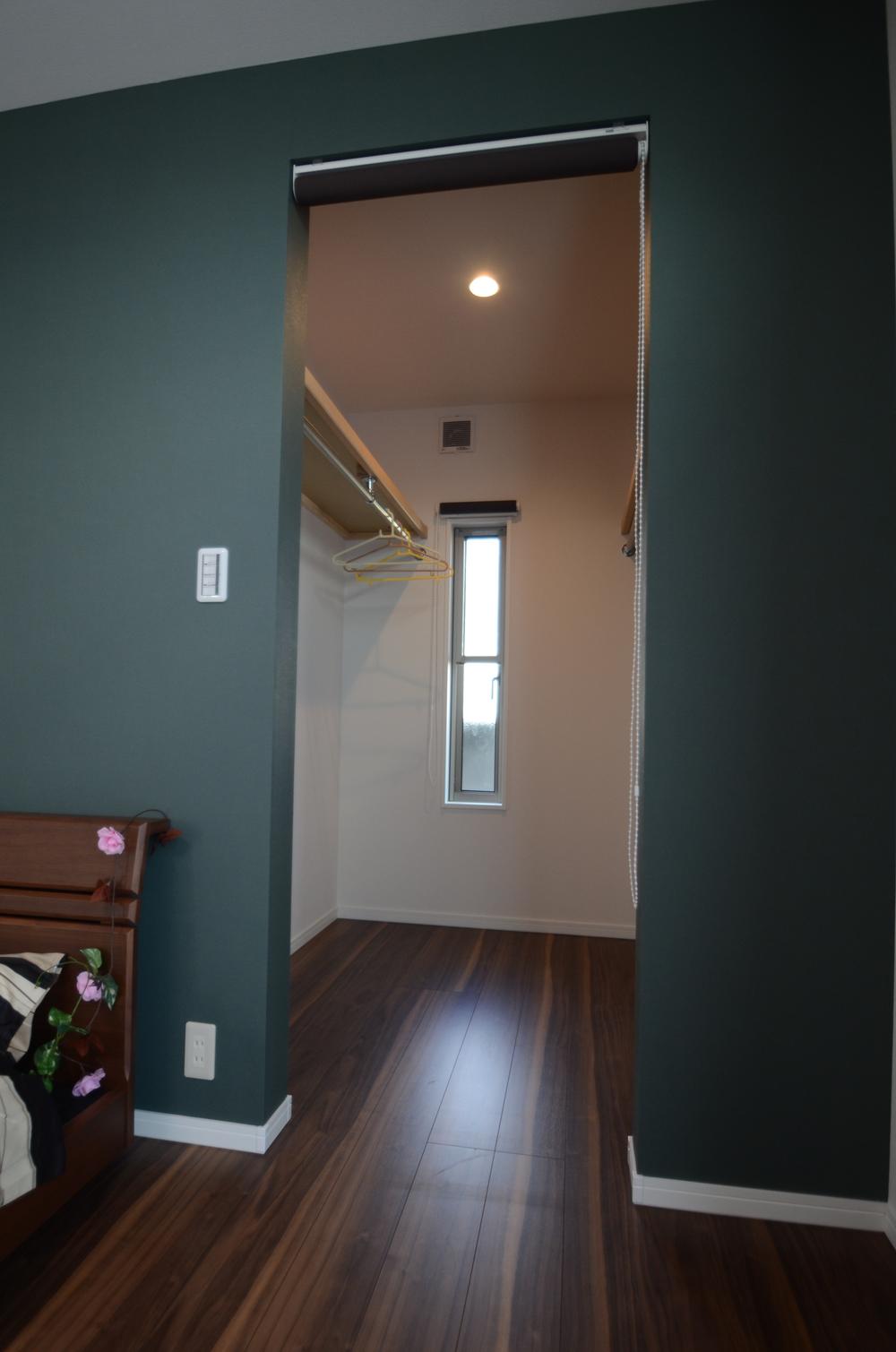 Receipt. Accent of Moss Green is a stylish master bedroom walk-in closet! Luggage of 2 Pledge worth enters refreshing!