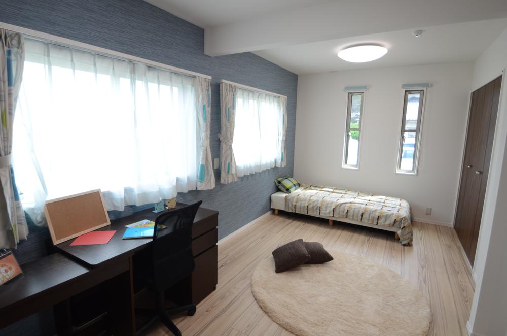 Non-living room. Partition can be children room to match the growth of the child will be expected also floor plan Sakurajima windows and excellent lighting properties in the east.