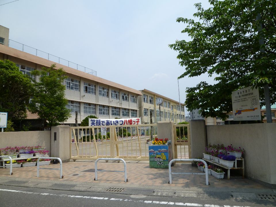 Primary school. 377m to Yahata elementary school (elementary school)