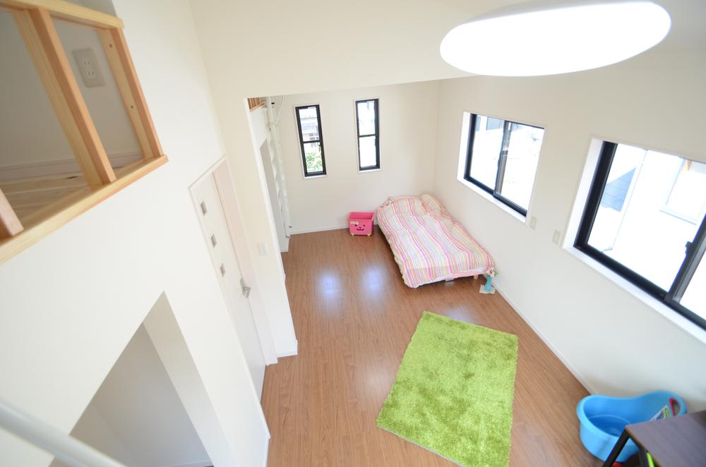 Other. Is a children room. Since becoming gradient ceiling, You can feel more broadly rooms. Plug with plenty of sunshine from large windows! Partition is also possible to match the growth of the child!