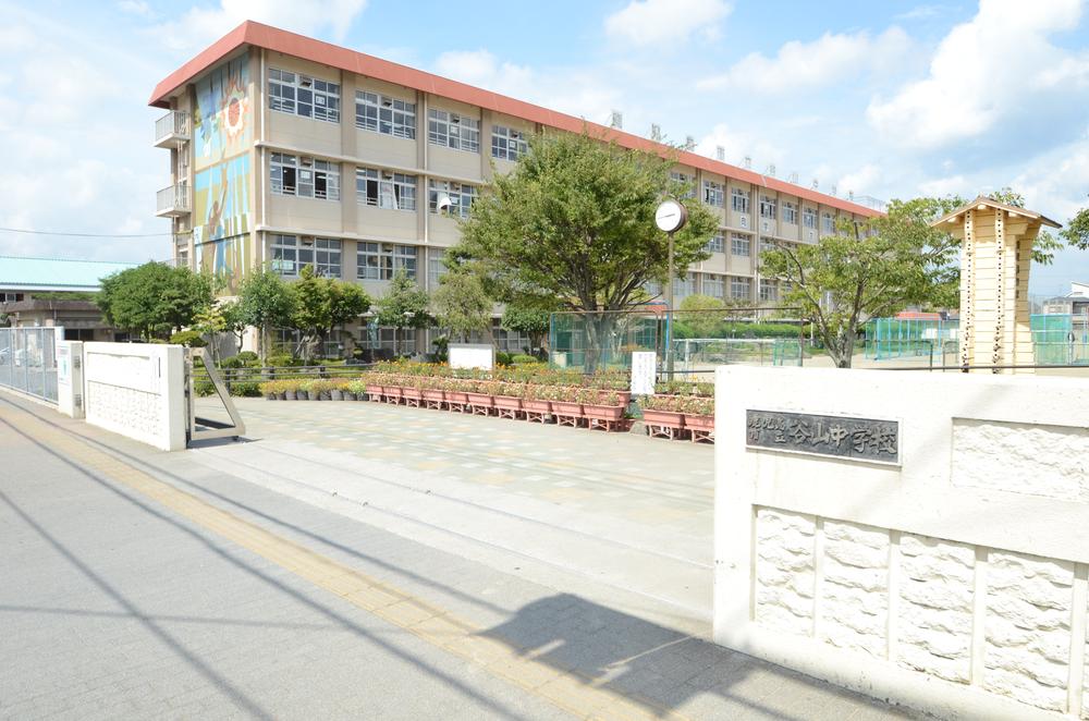 Junior high school. Can also comfortably from school children since the 210m of very close to Kagoshima City Tachiya Mountain Junior High School! 1 year 8 ・ It can be a lot of friends because there 9 class