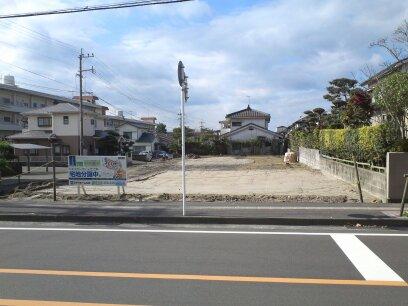 Local photos, including front road. In residential land leveling! Local (12 May 2013) Shooting