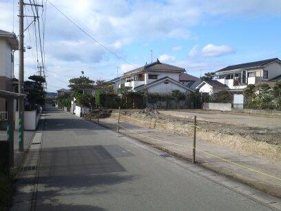 Local land photo. In residential land leveling! Local (12 May 2013) Shooting