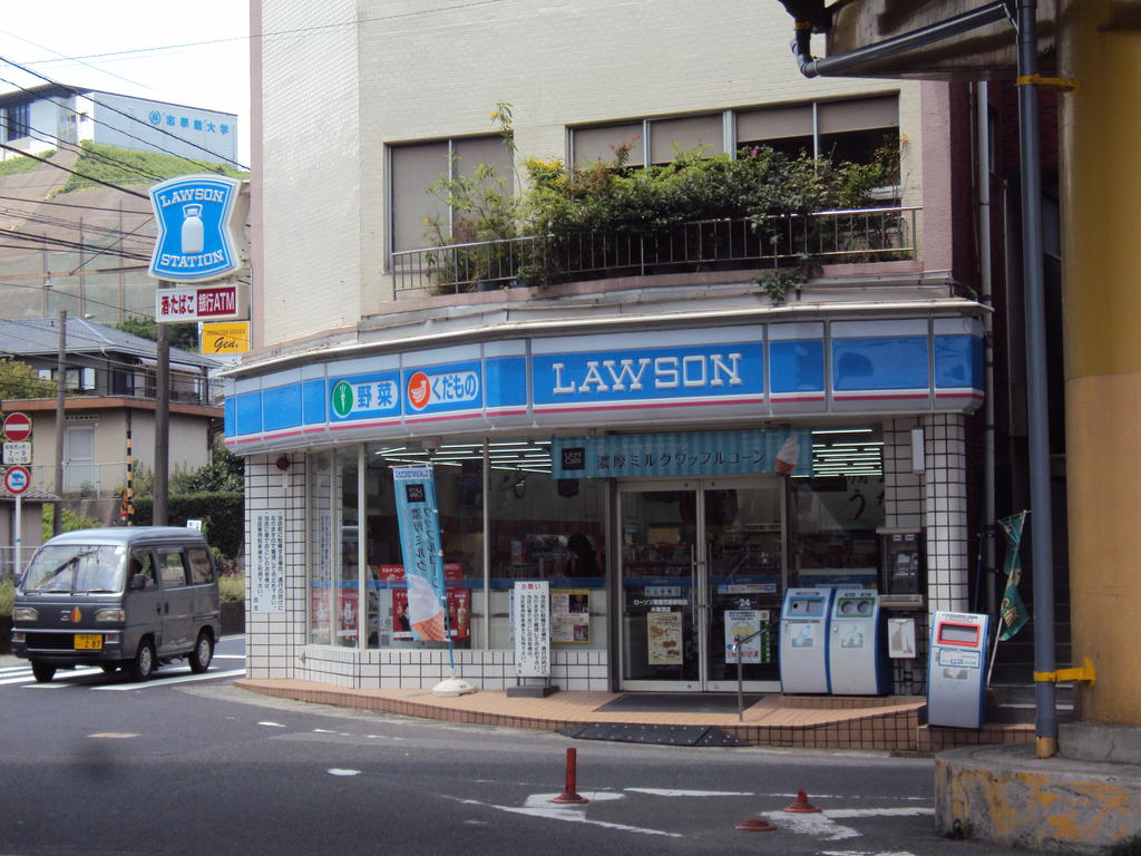 Convenience store. 190m to Lawson South Kagoshimaekimae store (convenience store)