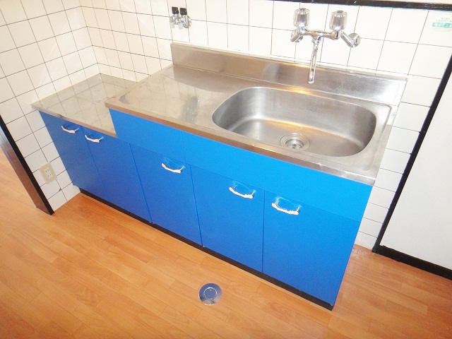 Kitchen. Water around is also fashionable in the beautiful!