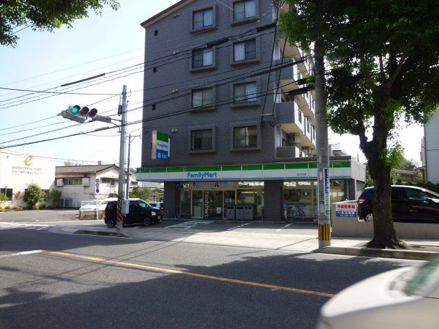 Convenience store. FamilyMart Takeshi 3-chome up (convenience store) 40m