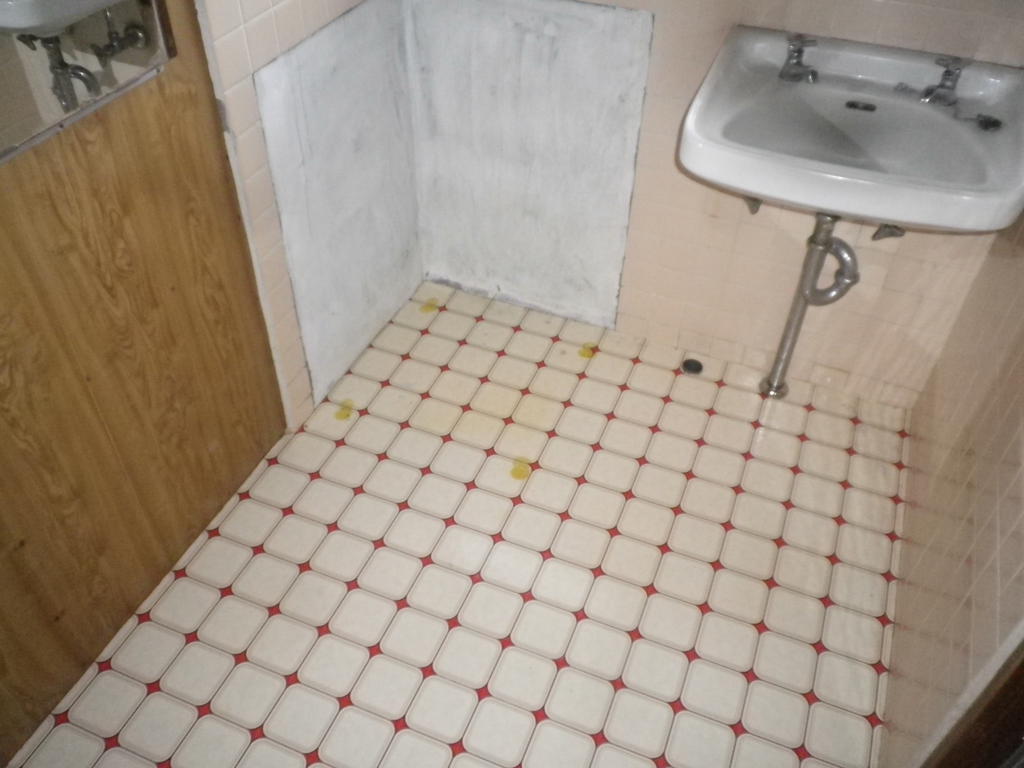 Washroom. This basin undressing room.