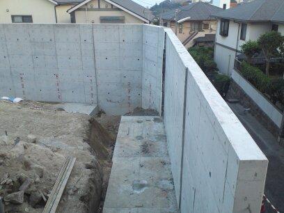 Local land photo. Retaining wall installation completed! Local (11 May 2013) Shooting