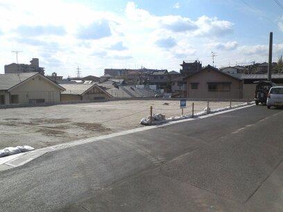 Local photos, including front road. No. B land! It was completed residential development! Local (12 May 2013) Shooting