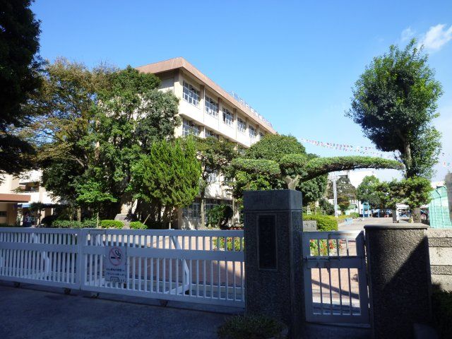 Primary school. Nakasu up to elementary school (elementary school) 782m