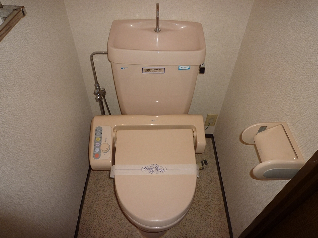Toilet. Is a space-level to settle down ☆