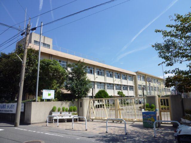 Primary school. 310m to Yahata elementary school (elementary school)