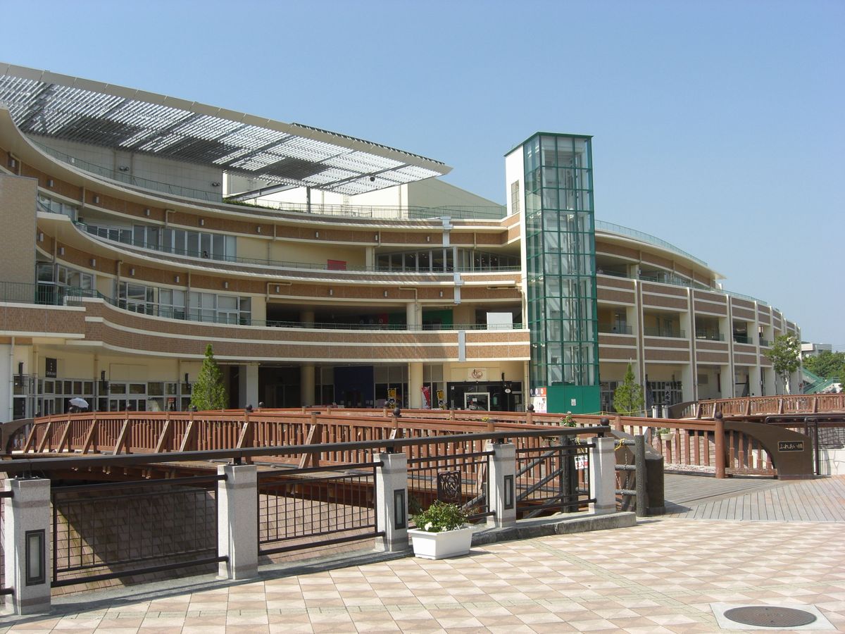 Shopping centre. Rinashiti Kanoya until the (shopping center) 1736m