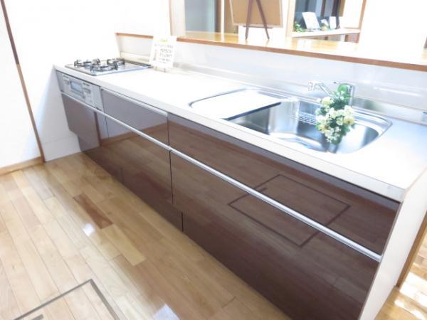 Kitchen. It was replaced with a new system kitchen made of EIDAI ☆ The color is subdued dark brown