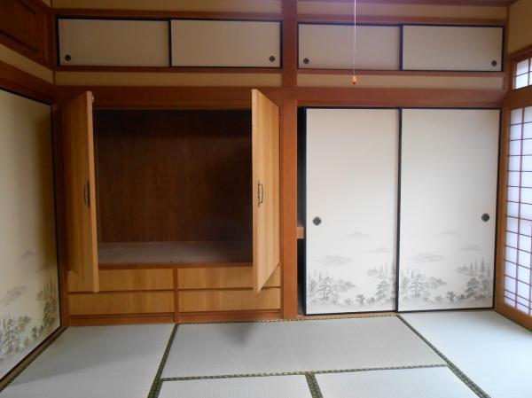 Non-living room. Convenient closet to storage ☆ Japanese-style looks more elegant and there is a alcove
