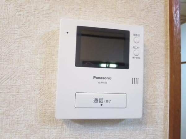 Other Equipment. Monitor with intercom ☆ Effortlessly answering because it is in living ☆ It is safe because the face is visible