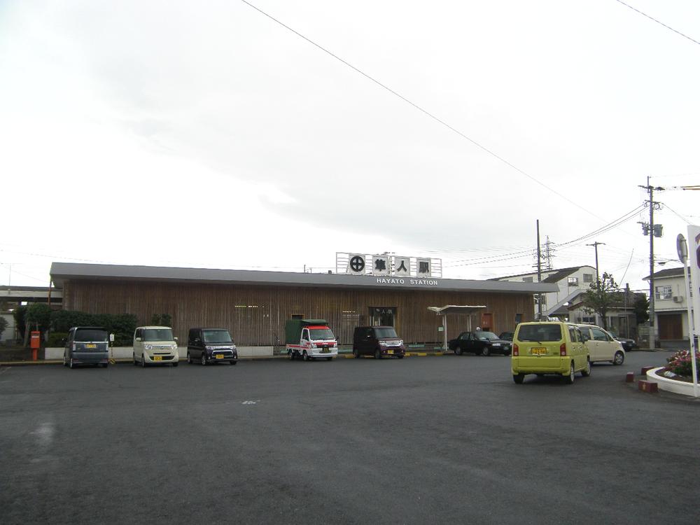station. 3000m until JR Hayato Station