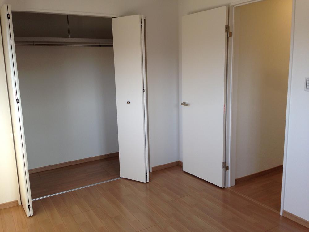 Other introspection. Children's room are two. Closet is attached to each room. You can store a lot in one tsubo size