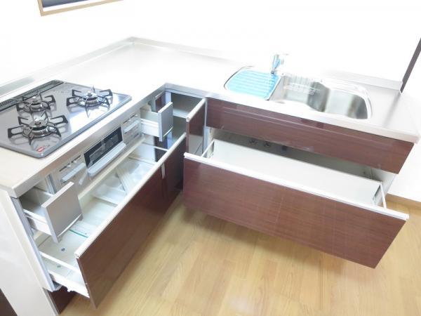 Kitchen. Since it is housed in a drawer, Also Katazuki neat kitchen