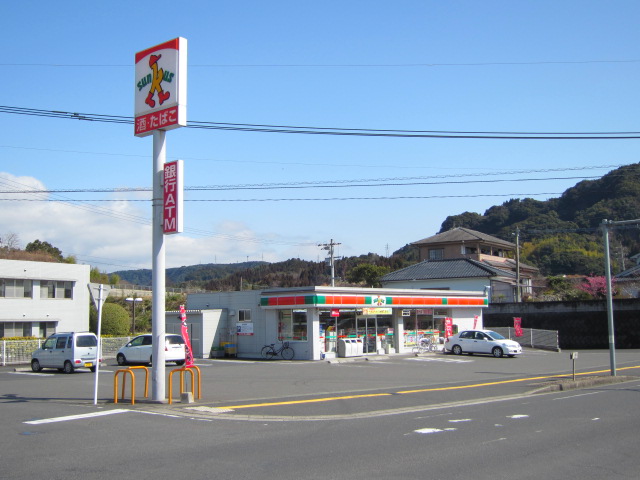 Convenience store. 1300m until Thanksgiving Hayato Himegi store (convenience store)