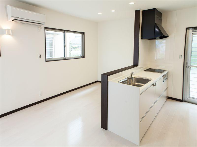 Kitchen. Face-to-face kitchen standard. Cleaning Ease without or clogged plaque there is no gap in the clearance less sink