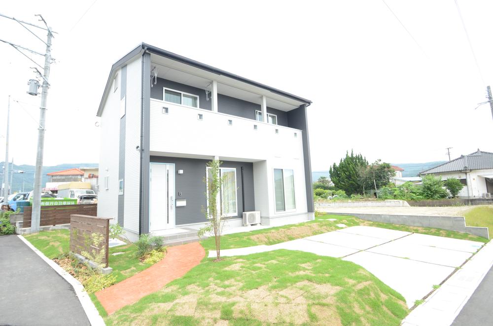 Jose you a lot of laundry in a wide balcony. Parking space There are also 2 car. Guests can enjoy gardening in the spacious garden!