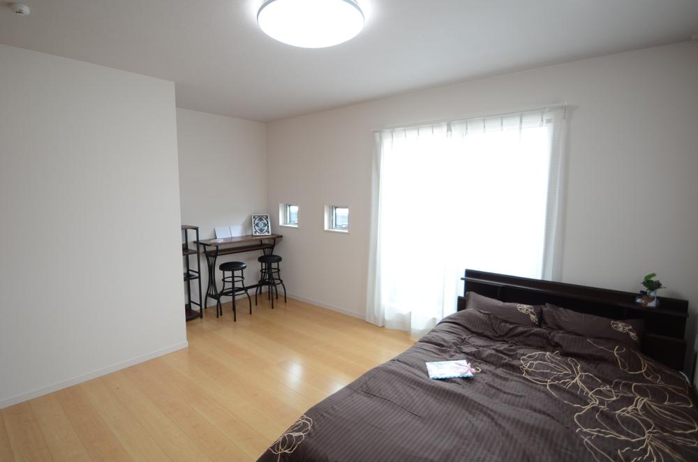 Other introspection. 9 Pledge is a bedroom! Pat per yang two-plane daylight! You can also enter and exit to the balcony.