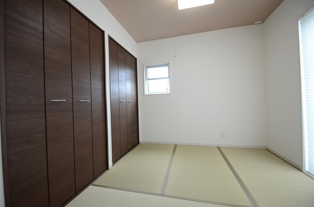 Other introspection. 4.5 is the Pledge of Japanese-style room. Next to the living room is also refreshing in the storage lot.