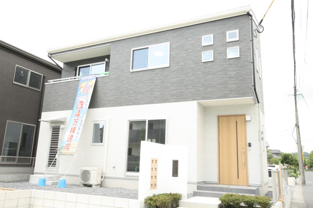 Local appearance photo. Are you out of simple modern style