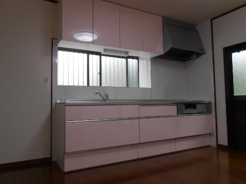 Kitchen. EIDAI made of the new system Kitchen ☆ Color is cute pink ☆ It is will be fun is cooking