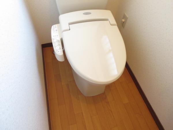 Toilet. You exchange is done with a new hot water cleaning function toilet seat ☆ It is refreshing and clean toilets