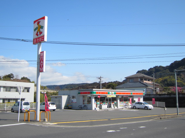 Convenience store. 900m until Thanksgiving Hayato Himegi store (convenience store)