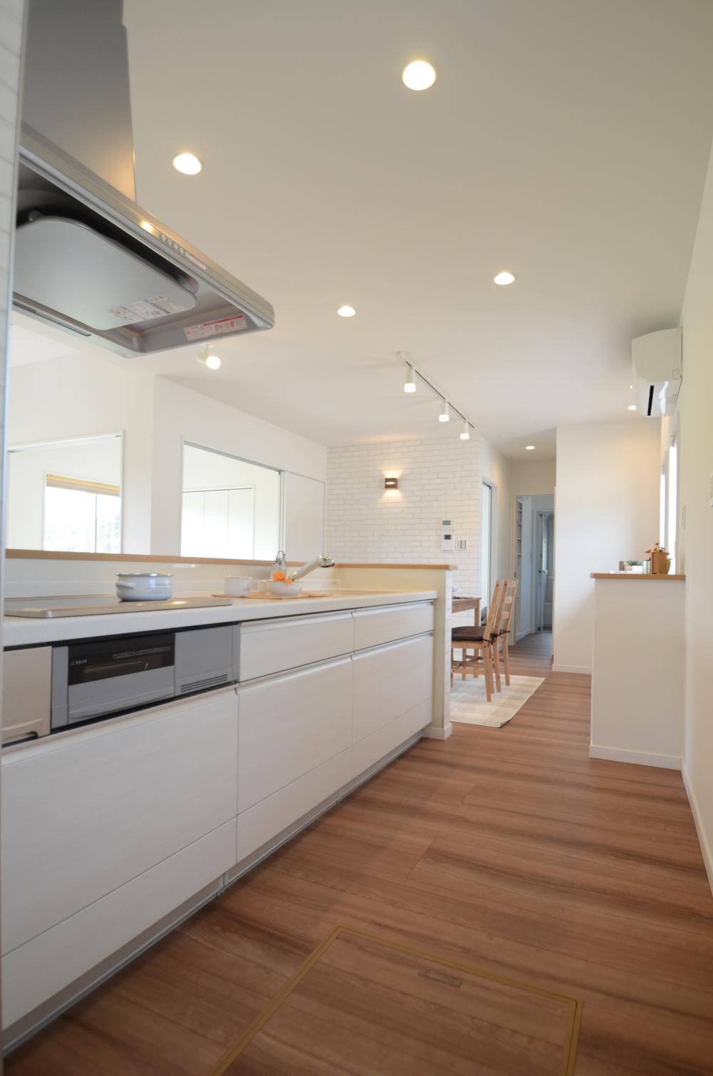 Kitchen. Island kitchen is take advantage of the spacious LDK not only fashionable, It is an open kitchen! Hagukume communication with the family while cooking!