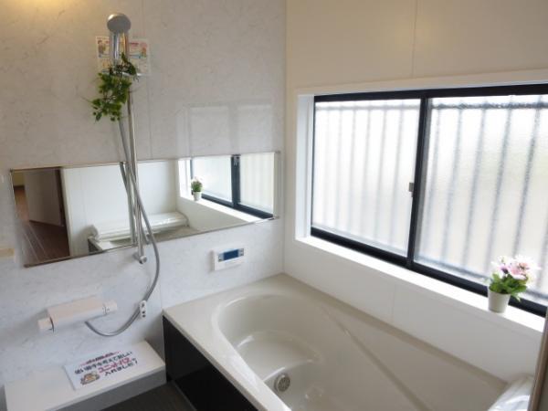 Bathroom. Kireiyu 1 pyeong type of LIXIL ☆ Slowly Ku or not the next with a clean bath of new? 