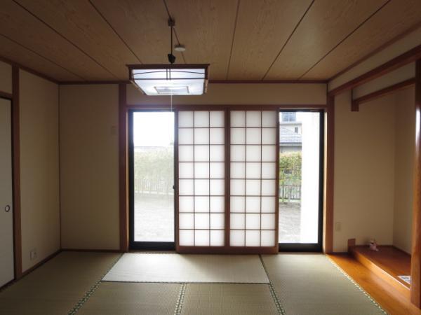 Non-living room. Japanese-style room and relaxing there between one ☆ Tatami is Omotegae Sumi ☆ Easy to use in the living room and Tsuzukiai ☆ It is good to put a kotatsu