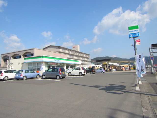 Convenience store. FamilyMart Hatoya Shinmachi store up (convenience store) 1300m