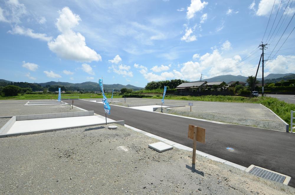Local land photo. Local (July 2013) has been taken construction completed! It is 90,000 yen from tsubo unit price 85,000 yen!