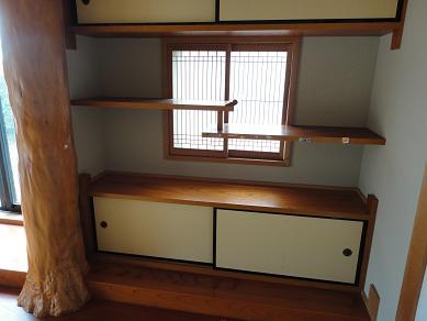 Other introspection. Set of staggered shelves of Japanese-style room