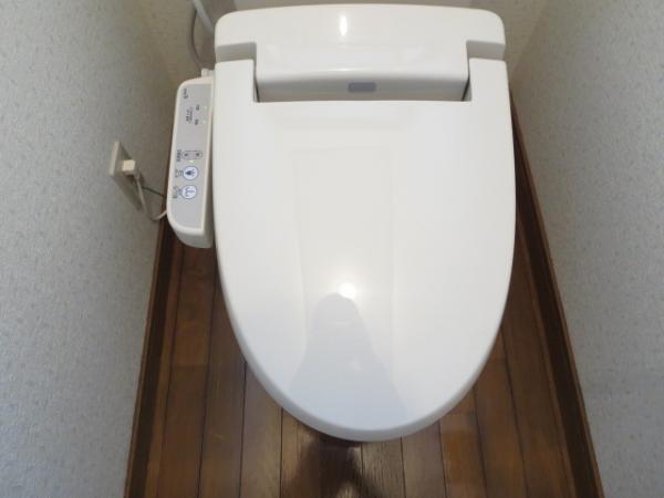 Toilet. Toilet was a new exchange to the hot-water cleaning function toilet seat ☆ Also it gives the exchange the toilet ☆ Clean and new CF-clad
