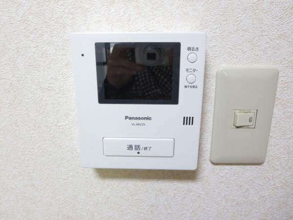 Security equipment. It established a convenient color TV monitor with intercom at the time of visitor ☆ Even crime prevention