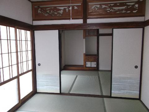 Toilet. Between Japanese-style room 2. Omotegae already