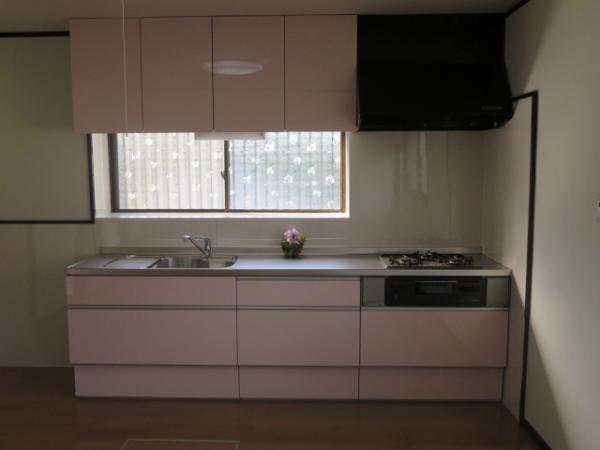 Kitchen. EIDAI made of the new system Kitchen ☆ Color is cute pink ☆ It is will be fun is cooking